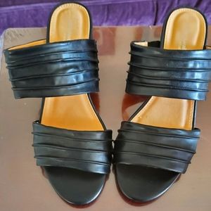 Avenue Vida Pleated Slides